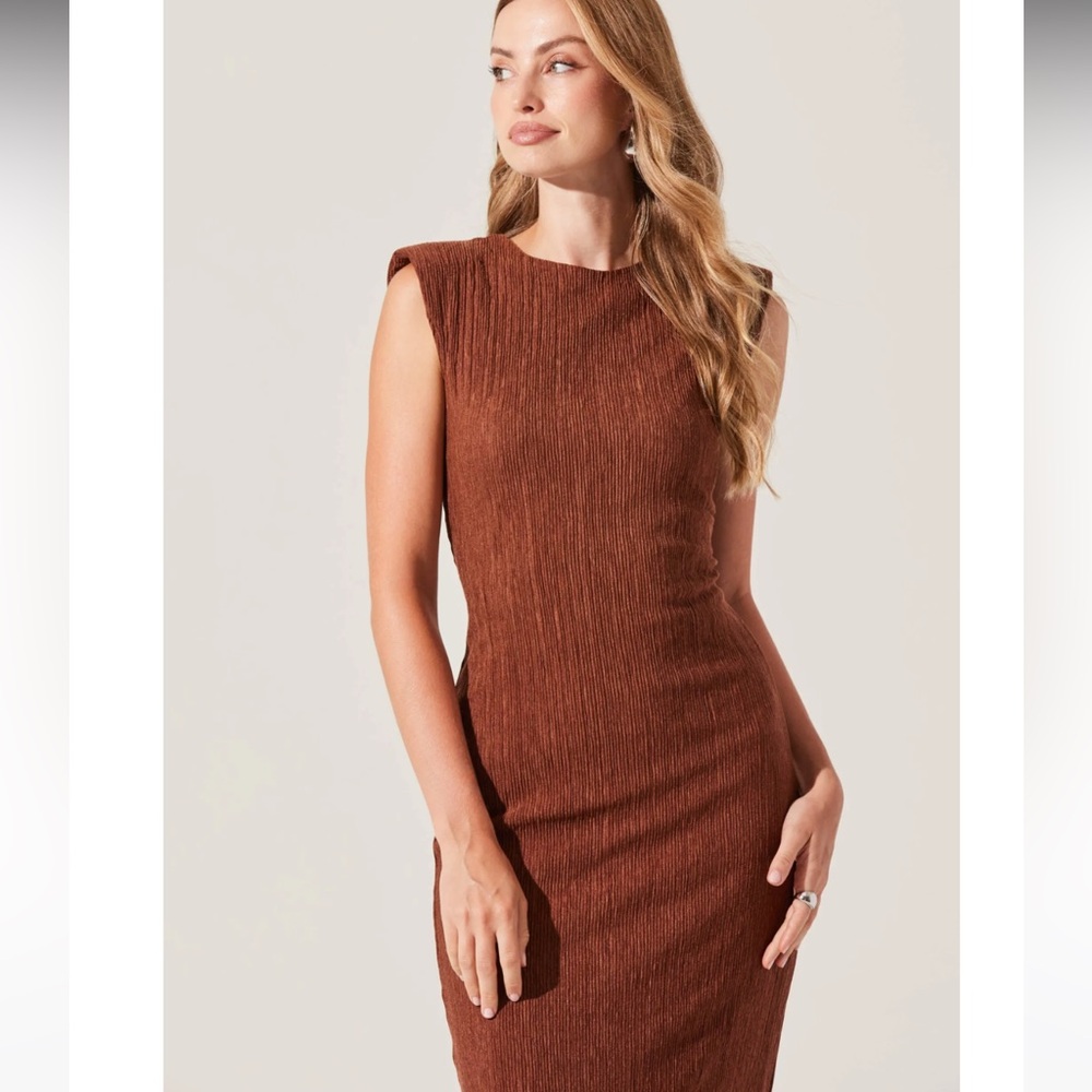 Astr The Label Rust Midi Dress - Picture 2 of 4